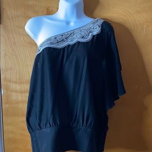 One shoulder top